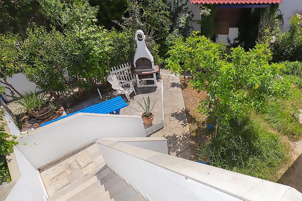 Feni Traditional House Loutra