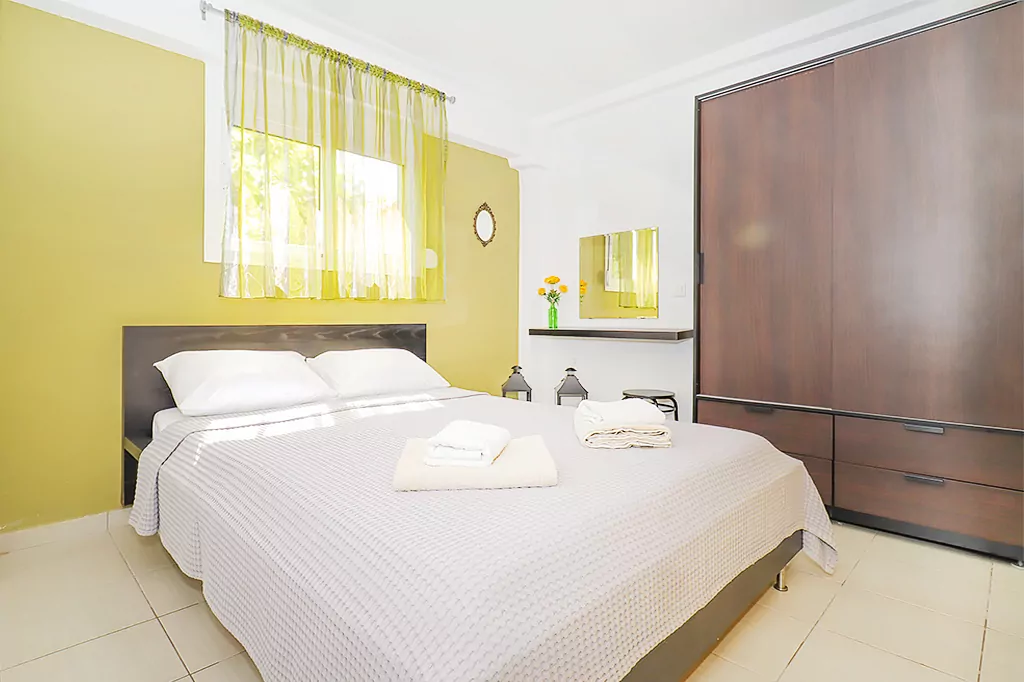 Evi House Polychrono