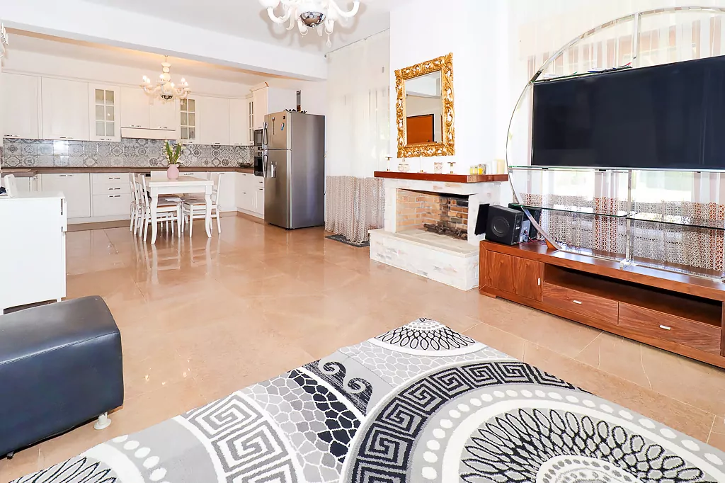 Zhenia First Line Villa Fourka