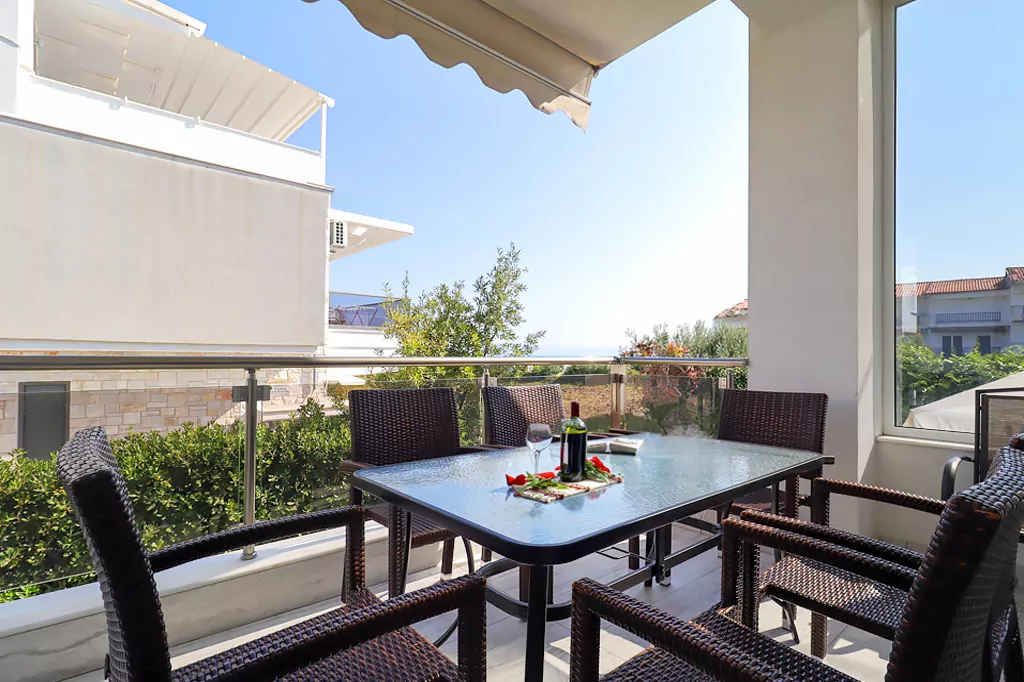 Alkioni First Line Villa Hanioti