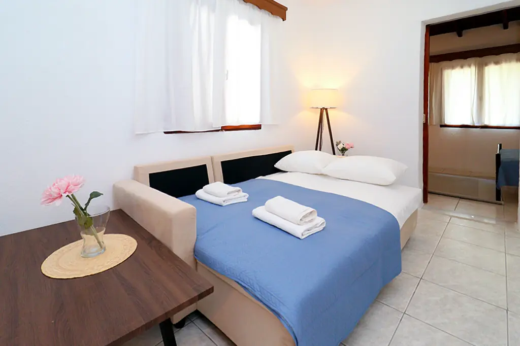 Camelia House Polychrono