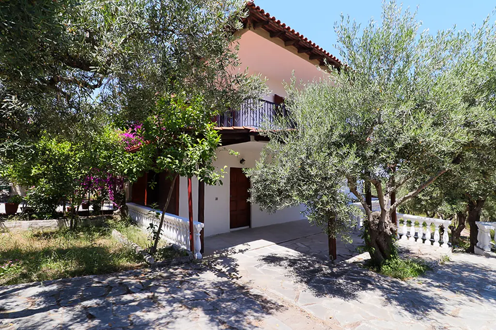 Camelia House Polychrono