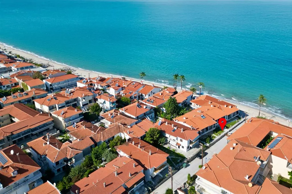 Suzanna First Line Apartment Polychrono