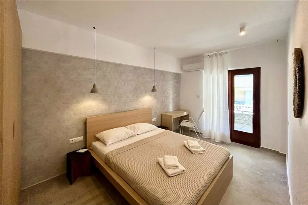 Suzanna First Line Apartment Polychrono