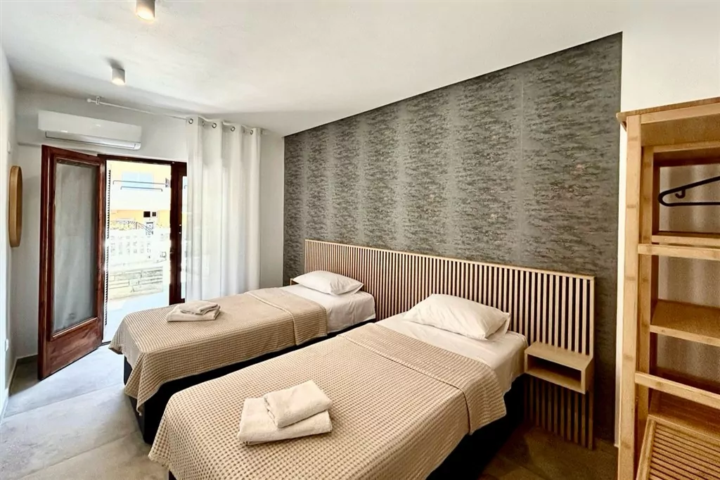 Suzanna First Line Apartment Polychrono